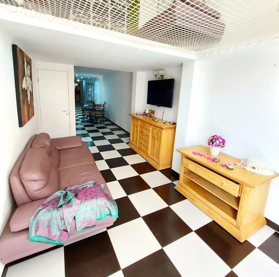 Elegant 3 Bedrooms, Wifi Free 阿德耶 外观 照片