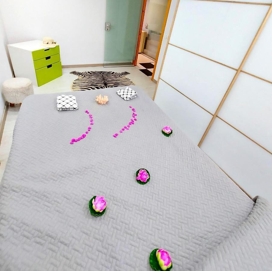 Elegant 3 Bedrooms, Wifi Free 阿德耶 外观 照片