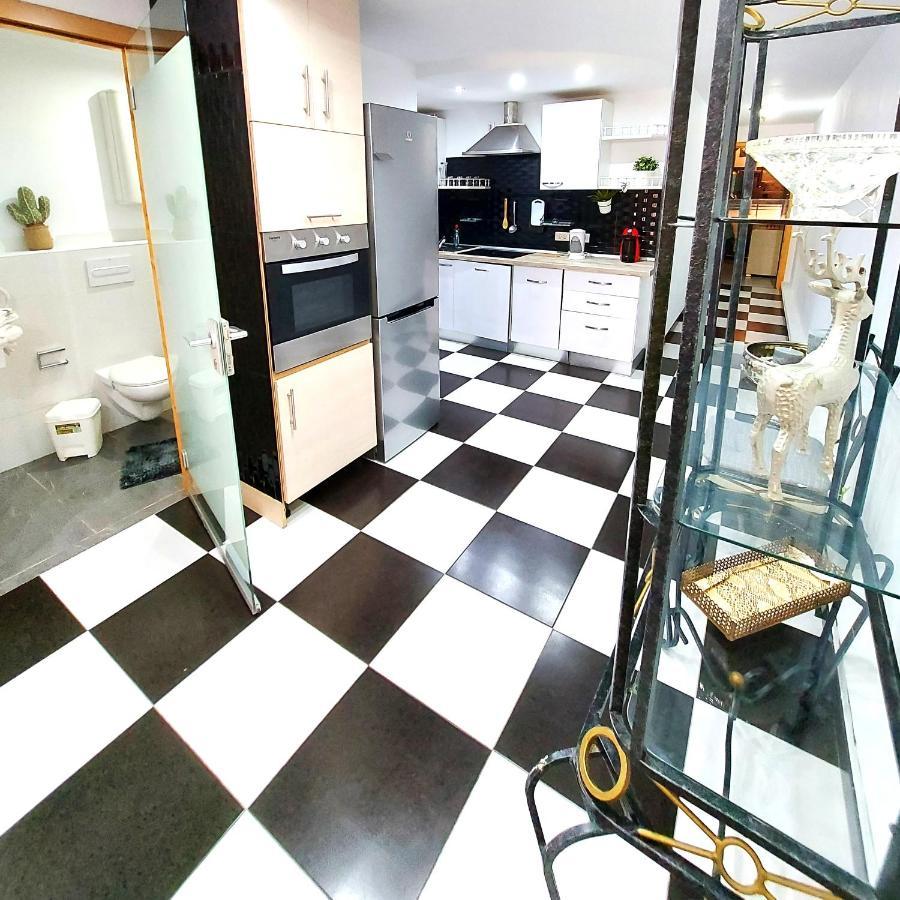 Elegant 3 Bedrooms, Wifi Free 阿德耶 外观 照片