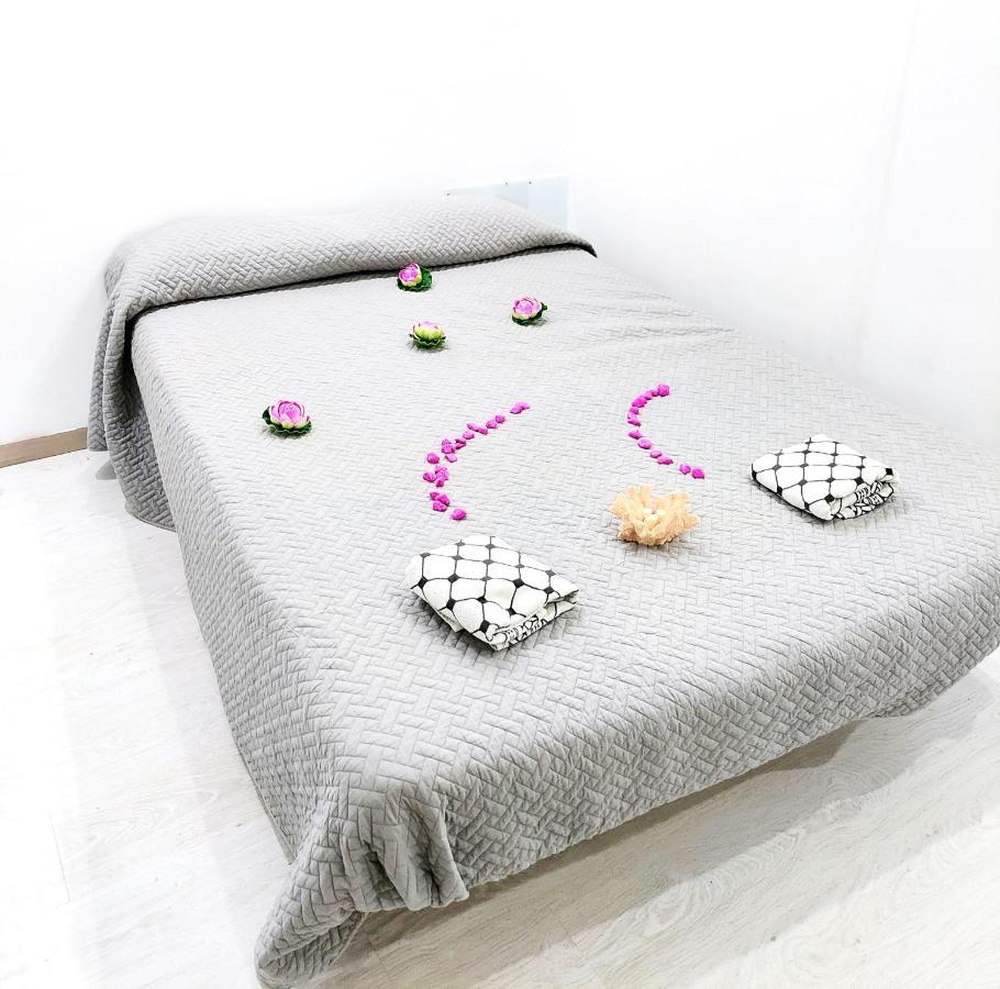 Elegant 3 Bedrooms, Wifi Free 阿德耶 外观 照片