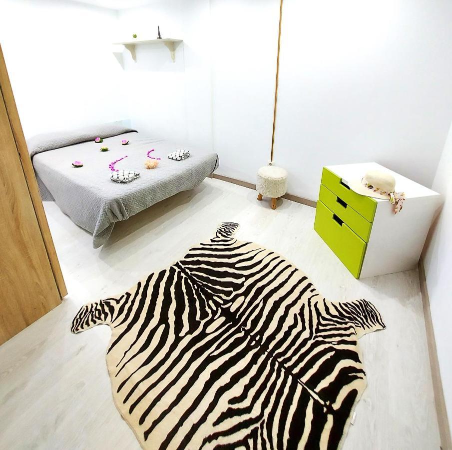 Elegant 3 Bedrooms, Wifi Free 阿德耶 外观 照片
