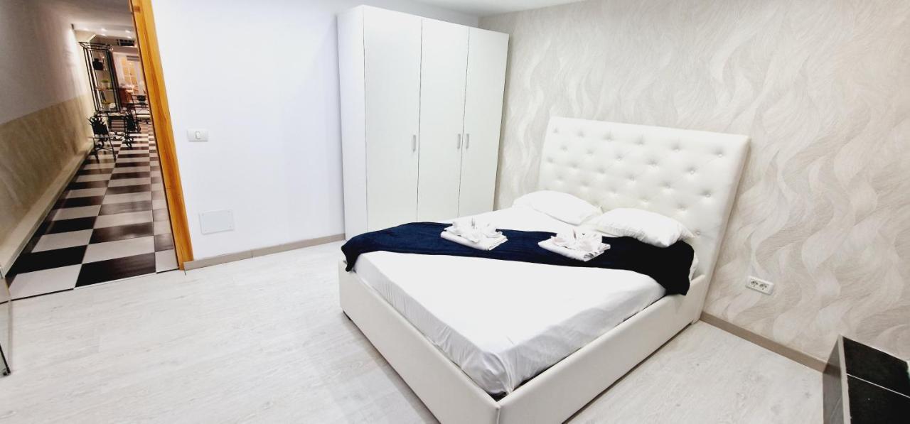 Elegant 3 Bedrooms, Wifi Free 阿德耶 外观 照片